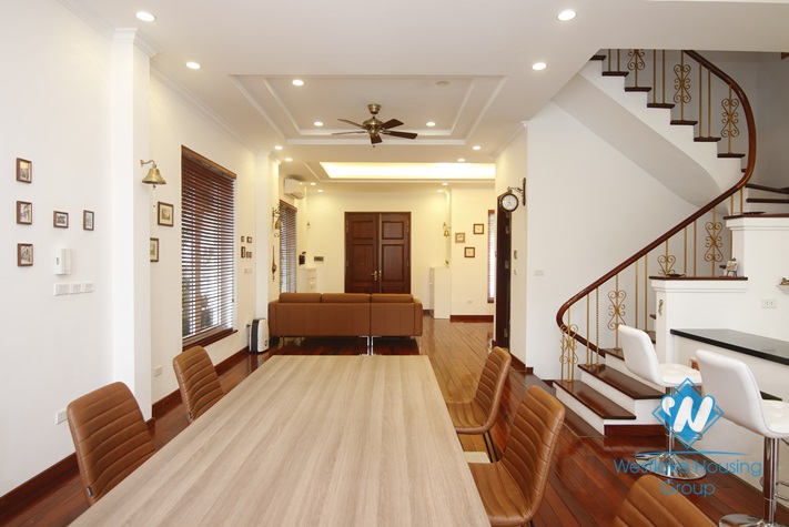 Hanoi furnished 4 bedrooms villa for let in Vinhomes Riverside with river view